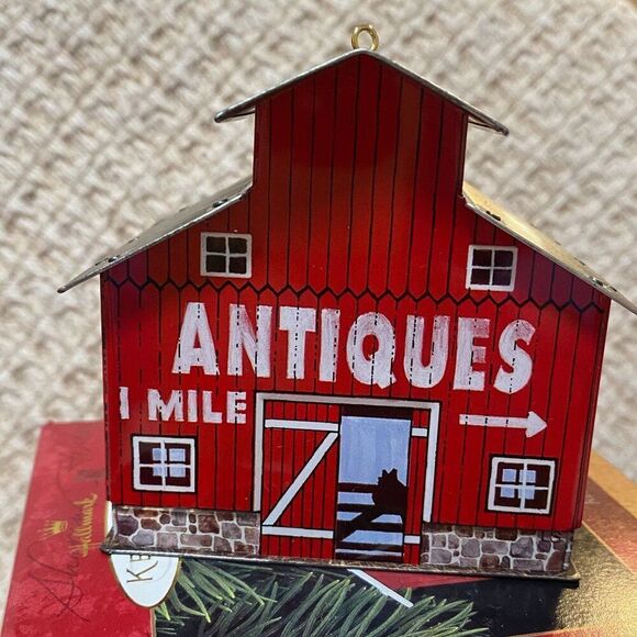 1999 Red Barn Pressed Tin Hallmark Keepsake Ornament - Picture 6 of 6
